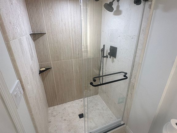 4th image of 7400 Elmwood Dr #B