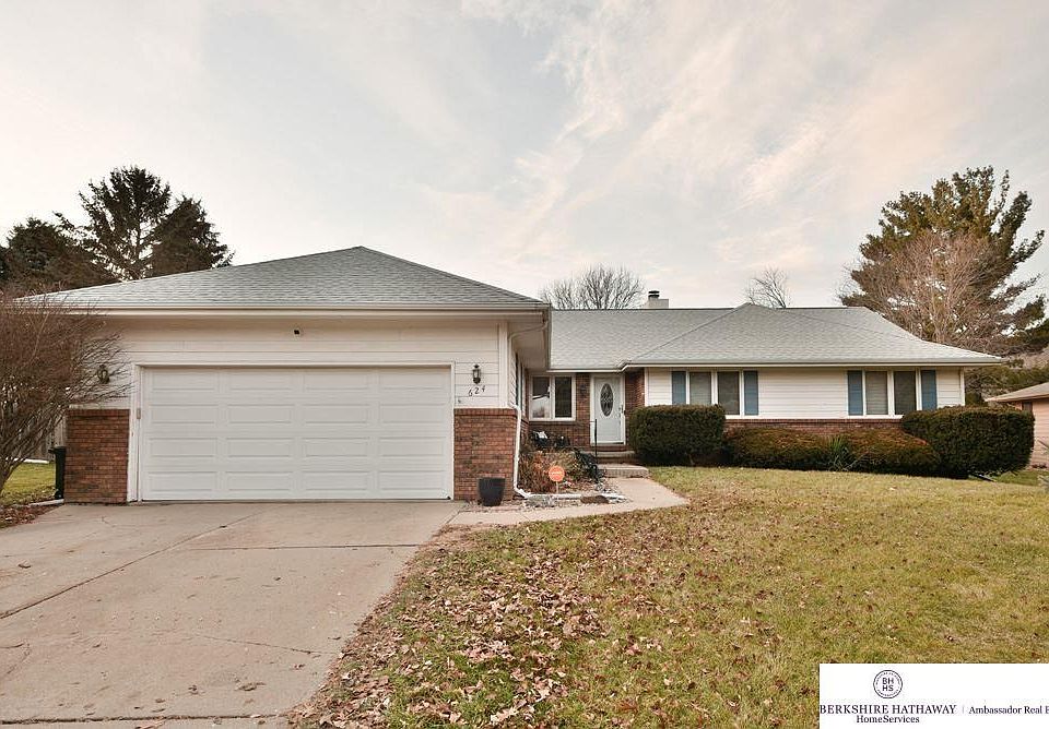 1st image of 624 N 147th Ave
