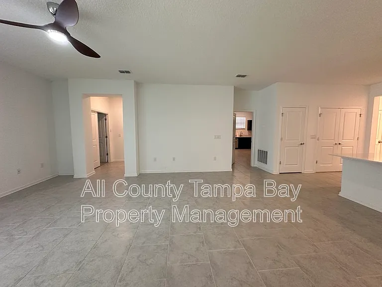 220 Pershing St — Photo 4