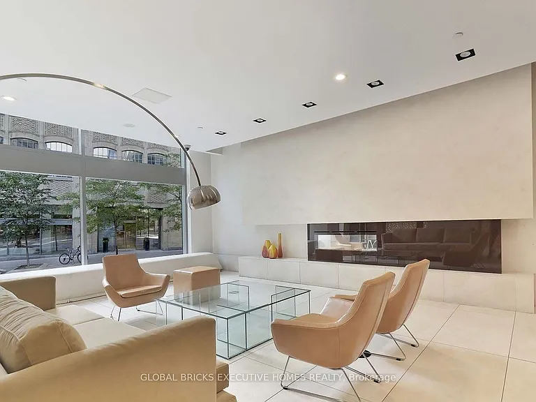 832 Bay St #501 — Photo 6