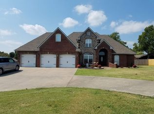 612 Sterling Hill Dr, Fort Gibson, OK 74434
