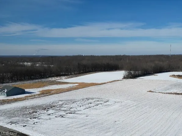 5272 Miller Rd, Lowellville, OH 44436