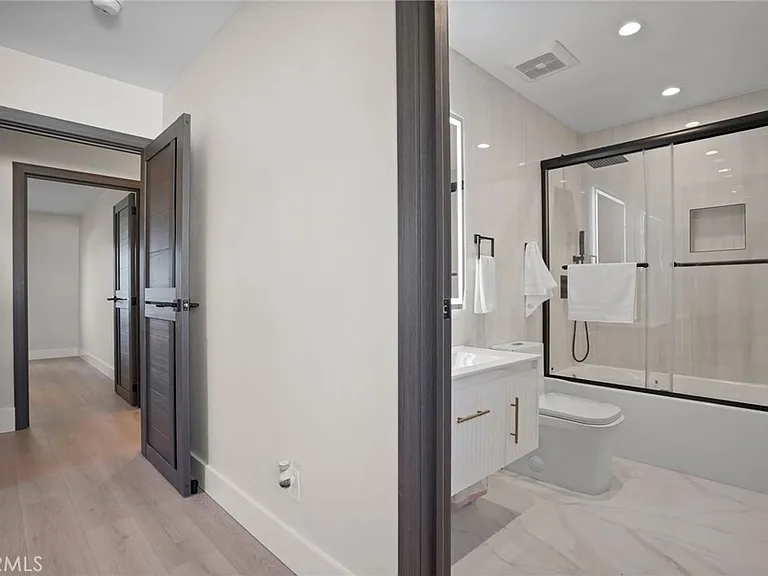 1239 N Reese Pl — Photo 11