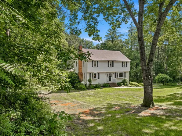 16 Williamsburg Drive, Amherst, NH 03031
