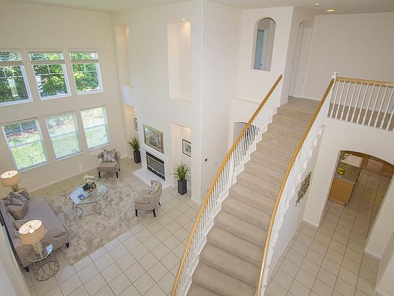 2nd image of 27 Sophia Ct