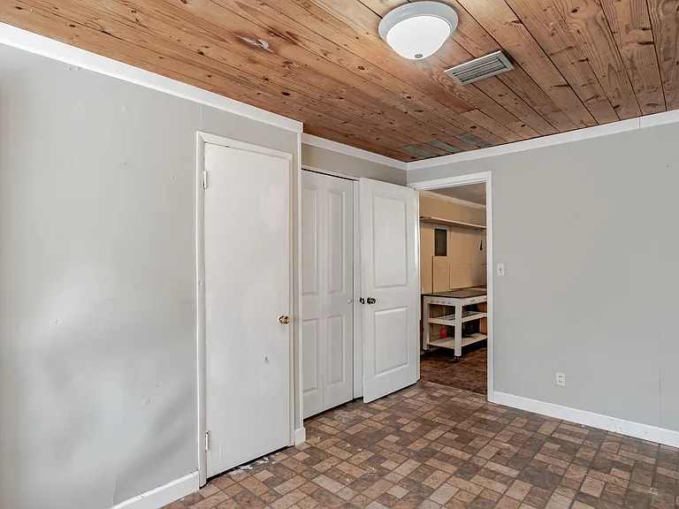 310 Stanley Ave — Photo 21
