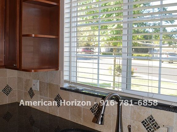 5th image of 1103 Meadow Oaks Dr