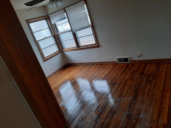 5th image of 1809 N Van Buren St