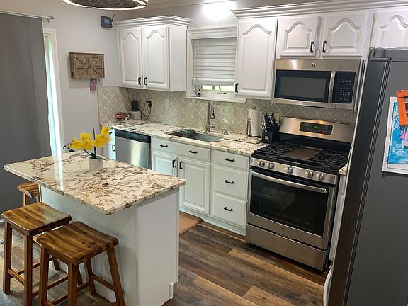 2nd image of 920 Walnut Dr W