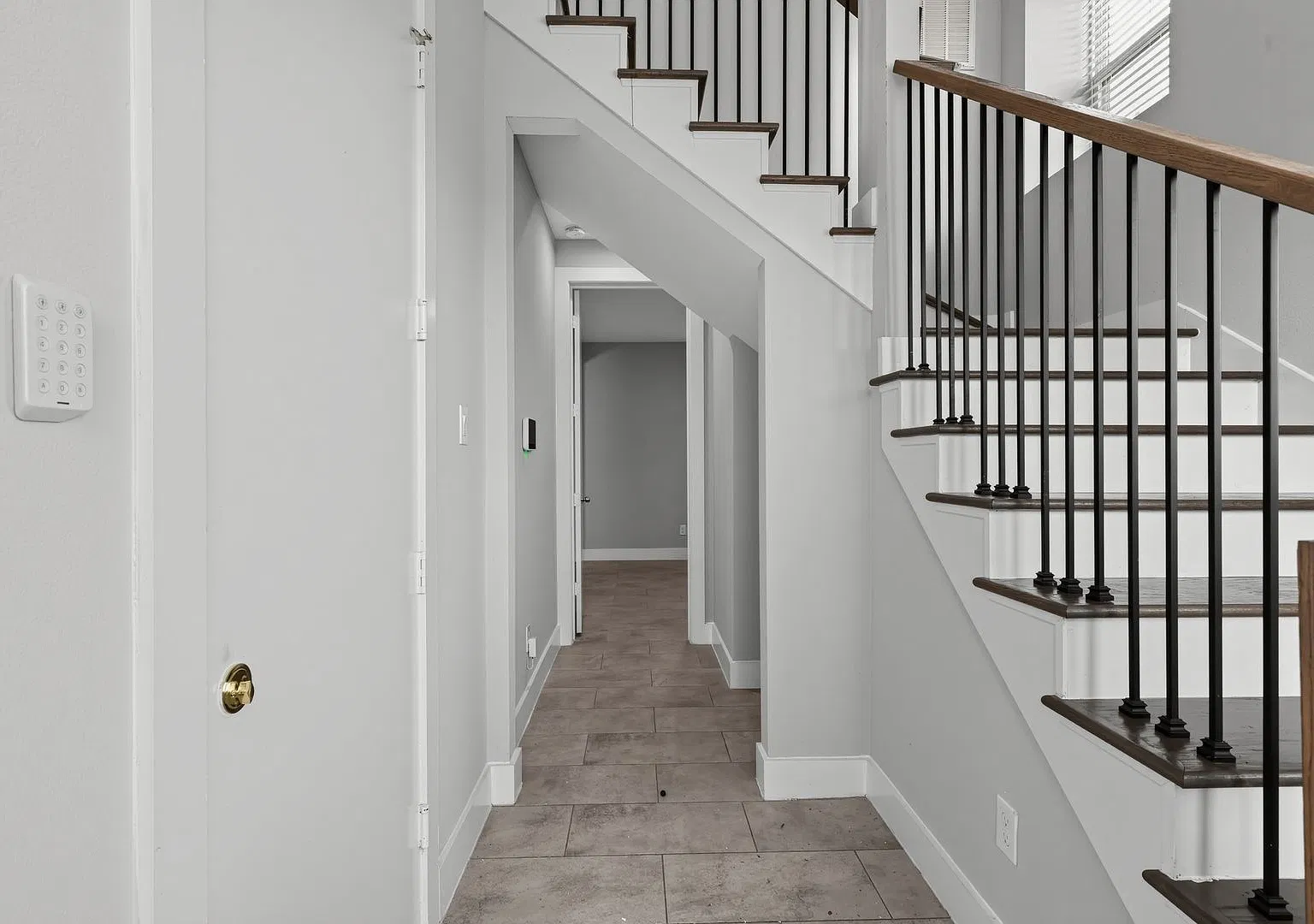 Stunning 3-Bedroom Houston Townhome | 3.5 Baths + 2-Car Garage + Private Yard! — Photo 4