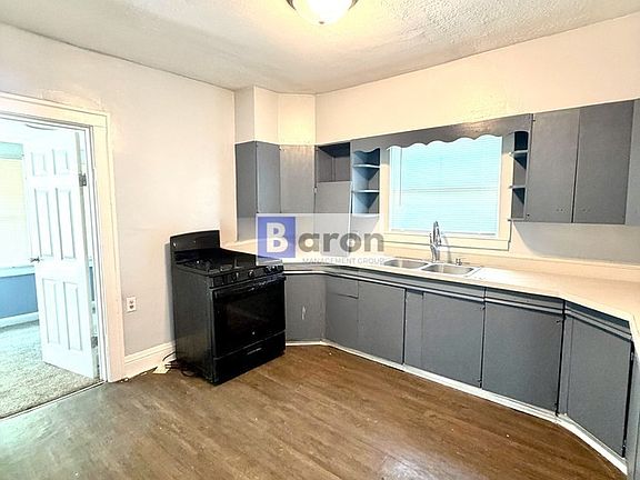 4th image of 2408 Kenwood Ave