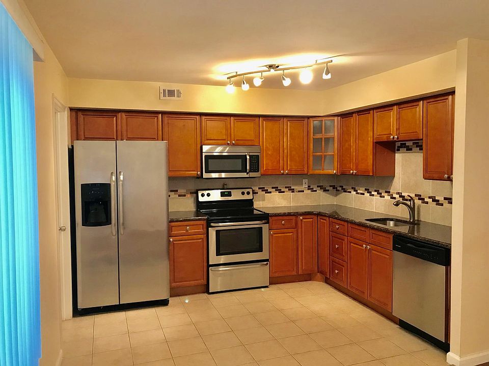 2nd image of 1102 Bromley Ct