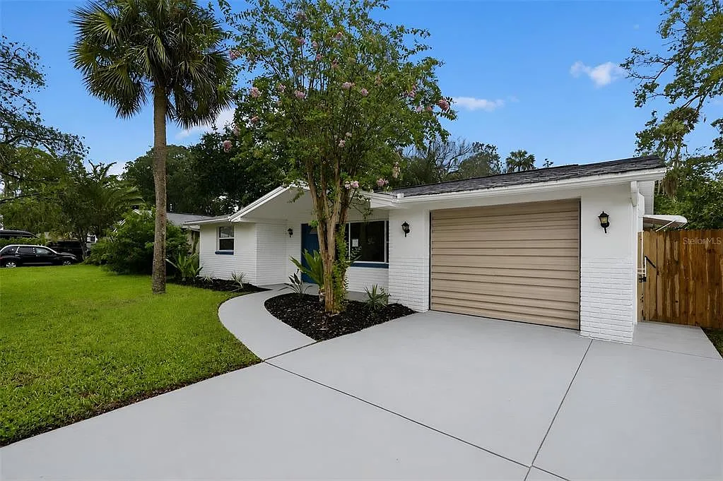 3 bed, 2.0 bath, 1284 sqft, $1,950 — Photo 2