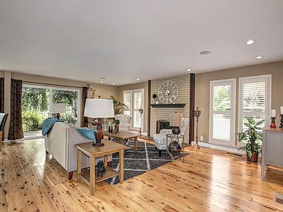 2nd image of 4530 Ashton Dr