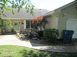 25 Country Club Rd, Mount Vernon, IL 62864