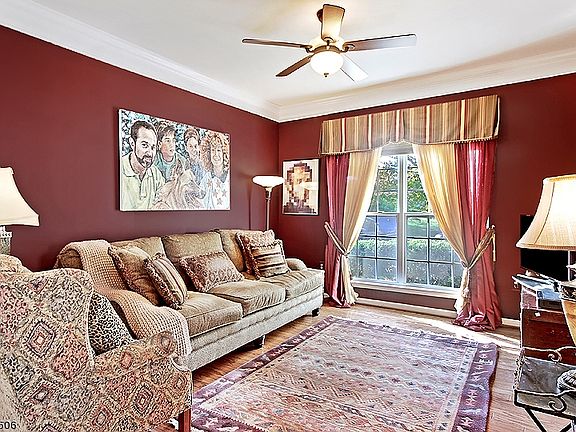 3rd image of 202 Stone Manor Dr