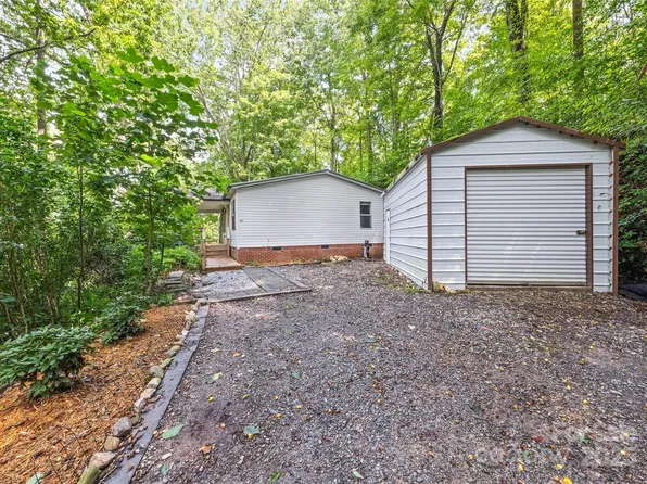269 Oakstone Dr, Waynesville, NC 28785