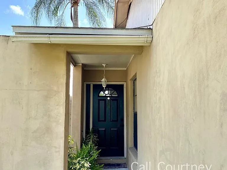 4735 Grove Point Dr — Photo 2