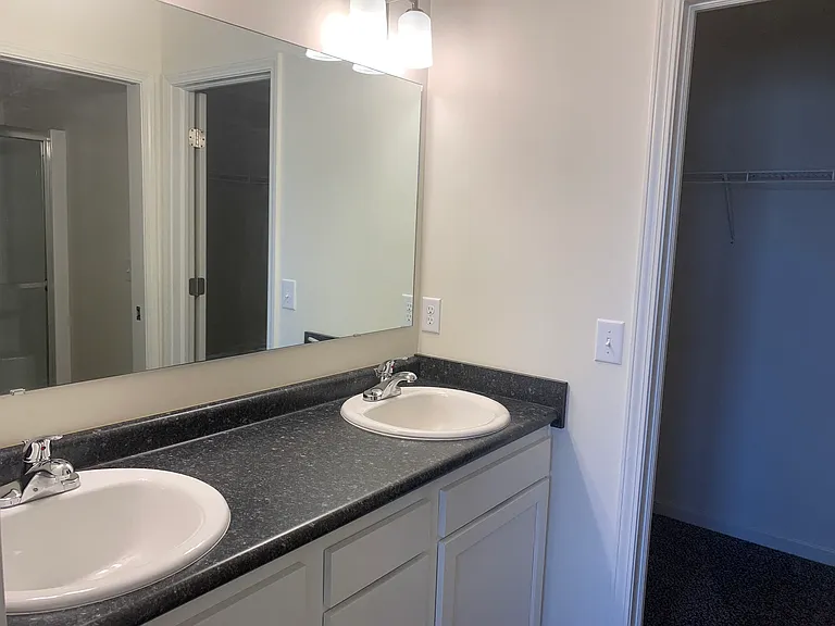 Avalon Bluffs — Photo 19