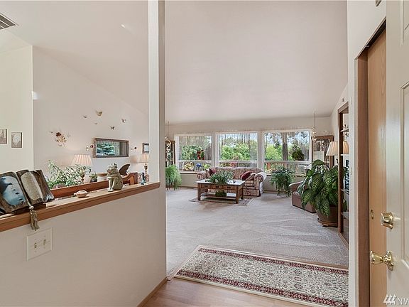 3rd image of 605 66th Ave NE
