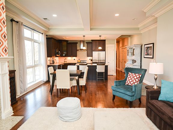 2nd image of 3763 N Wilton Ave #2N