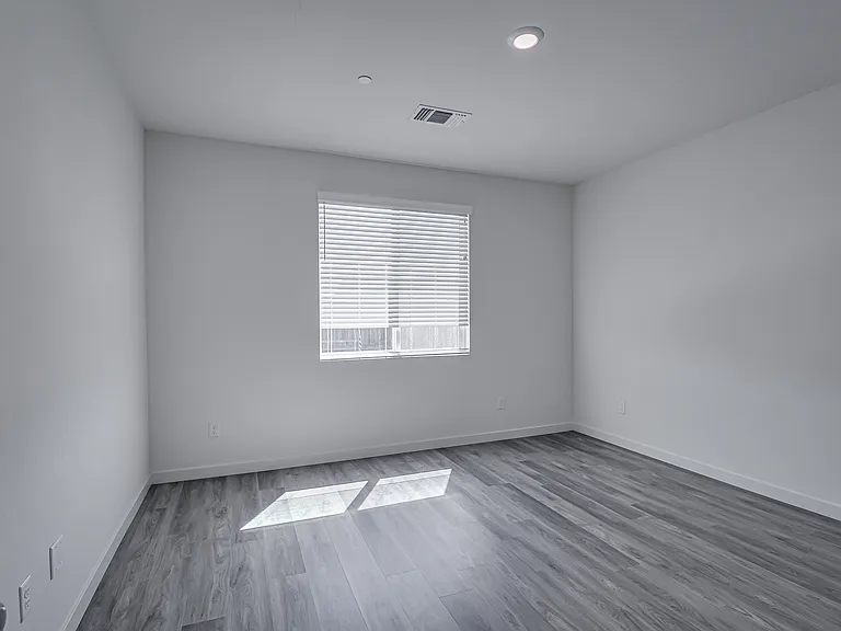 15017 Maryvale Ave — Photo 20