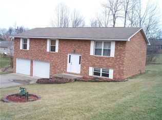 40 Summit Dr, Williamstown, WV 26187