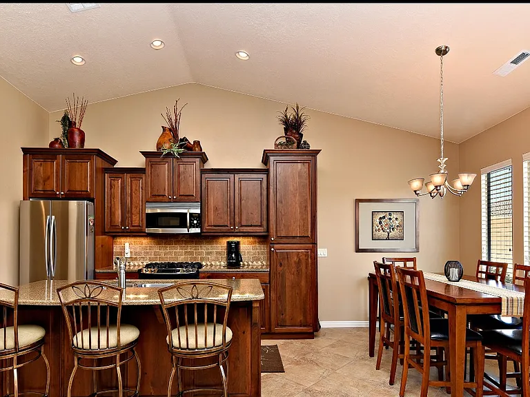1556 W Songbird Dr — Photo 12