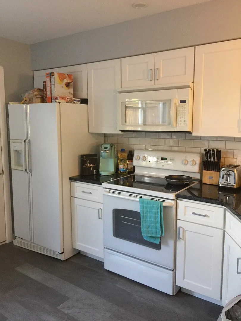 Beautifully Renovated Townhouse Near Penn State — Photo 2