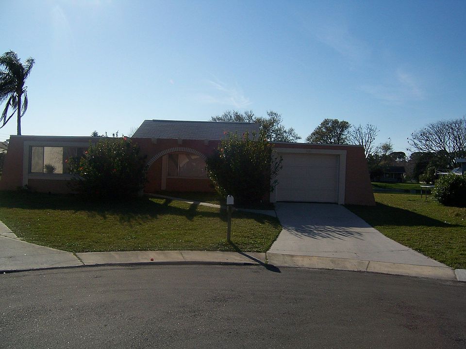 Culdesac/Lakefront Home