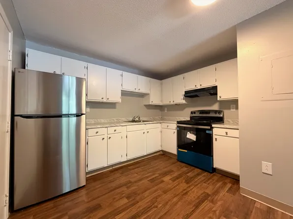 1265 Bodwell Rd, Manchester, NH