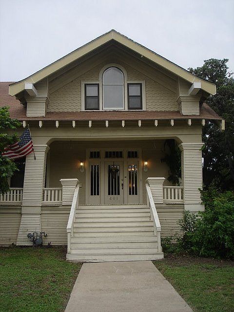 2nd image of 401 S Guadalupe St