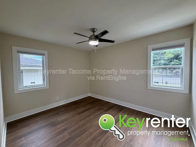 1047 S Rochester St — Photo 5