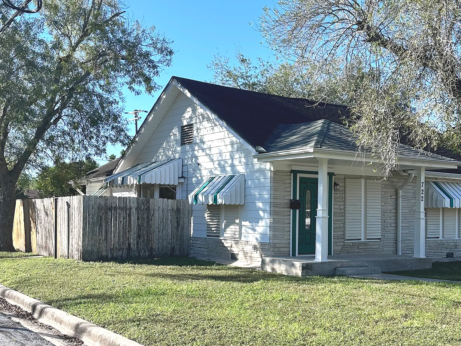 3 bed, 1400 sqft, $1,450 — Photo 2