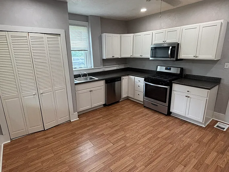 135 E 22nd Ave — Photo 3