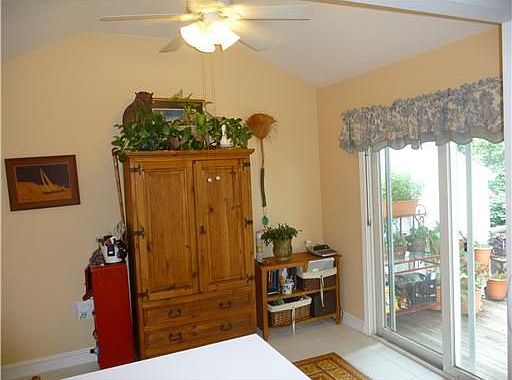 5th image of 256 Garden City Dr