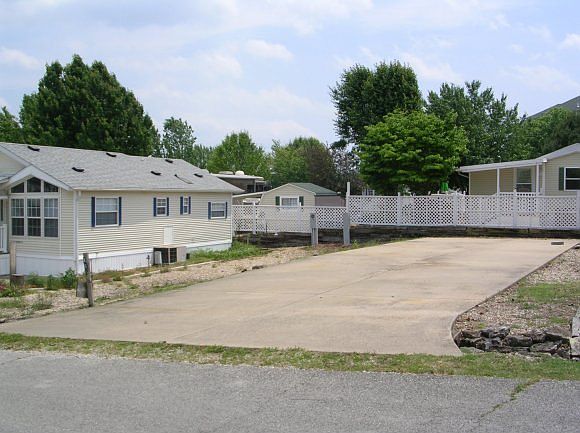 1st image of 462 Royalty Ln