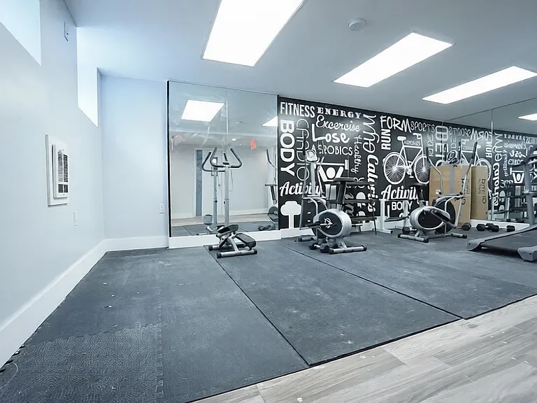 1684 Gates Ave #3L — Photo 11