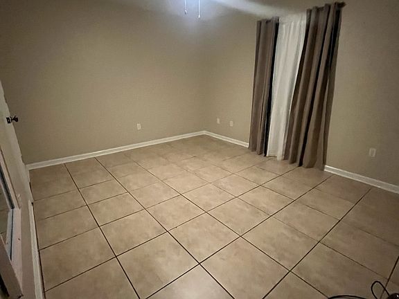 5th image of 2622 Helena Ave