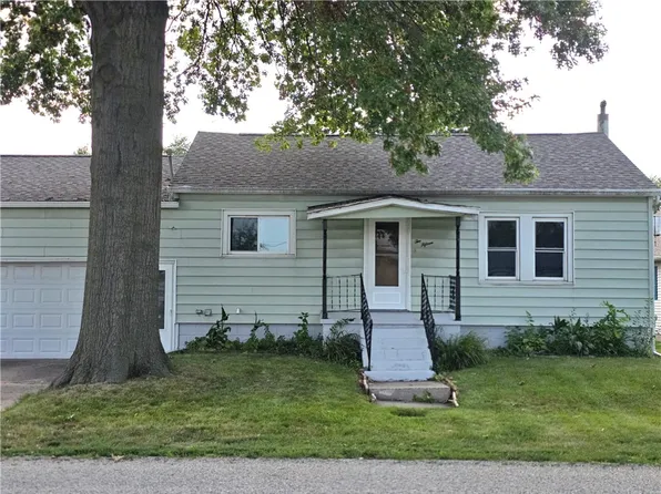 215 N Beech St, Arthur, IL 61911