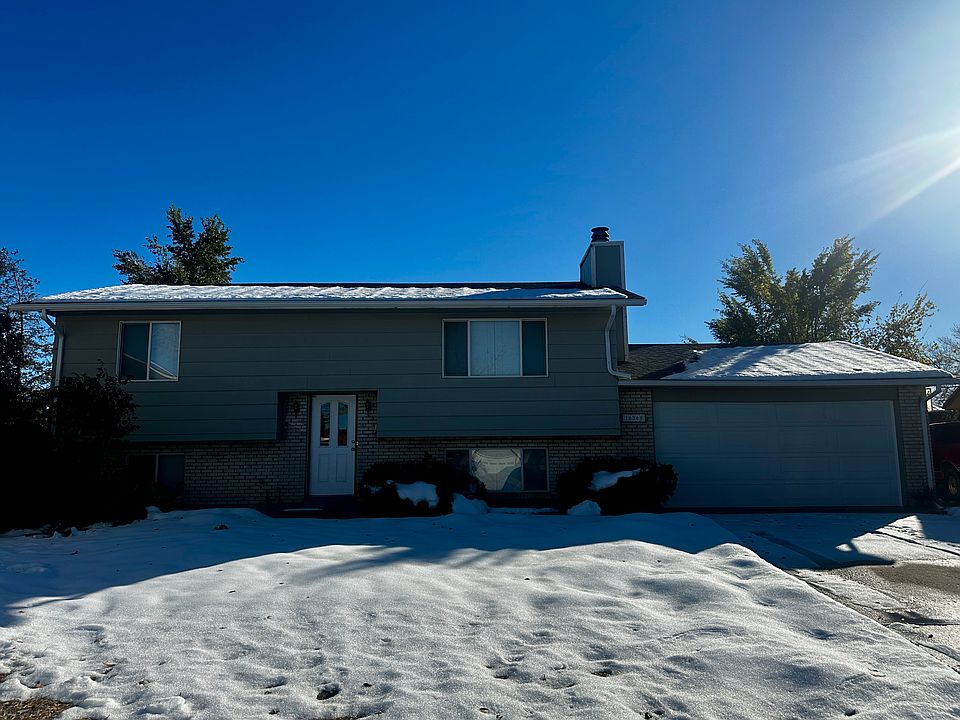 Two floors, all new paint, carpet, lots of room and privacy.