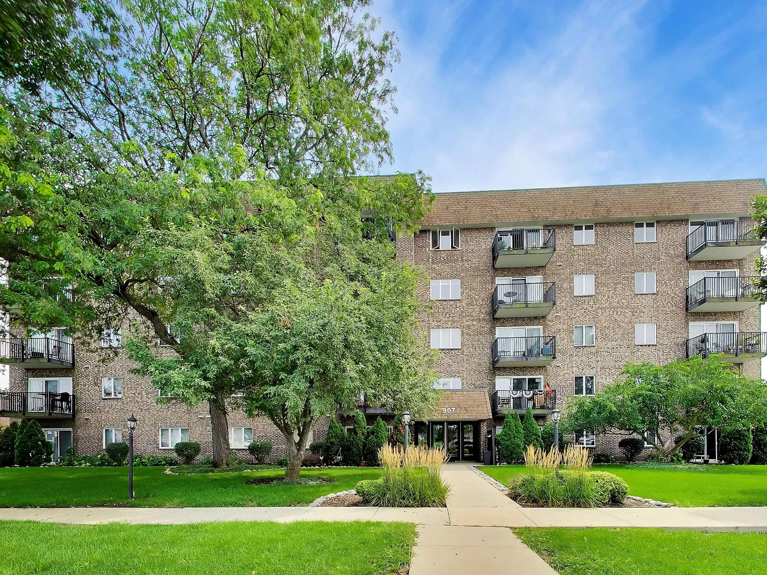 2 bed, 1217 sqft, $2,200 — Photo 1