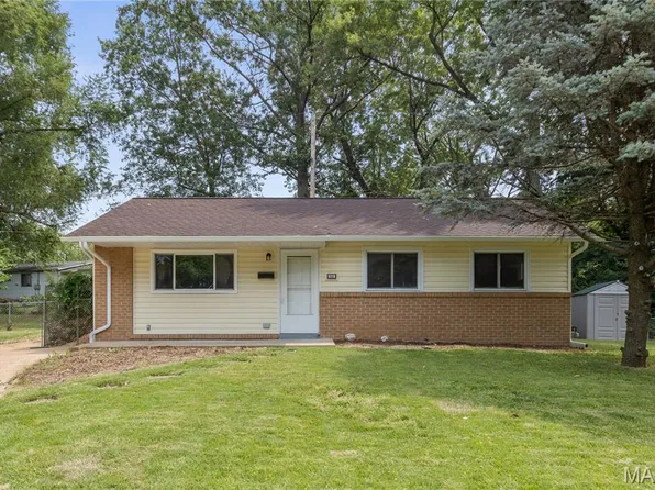 7040 Clover Ln, Hazelwood, MO 63042