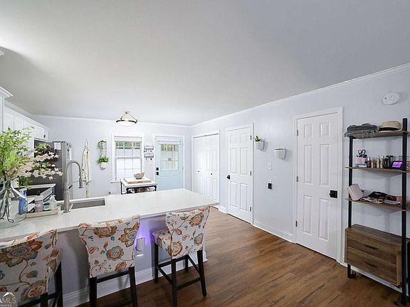 5th image of 211 Littleton Way