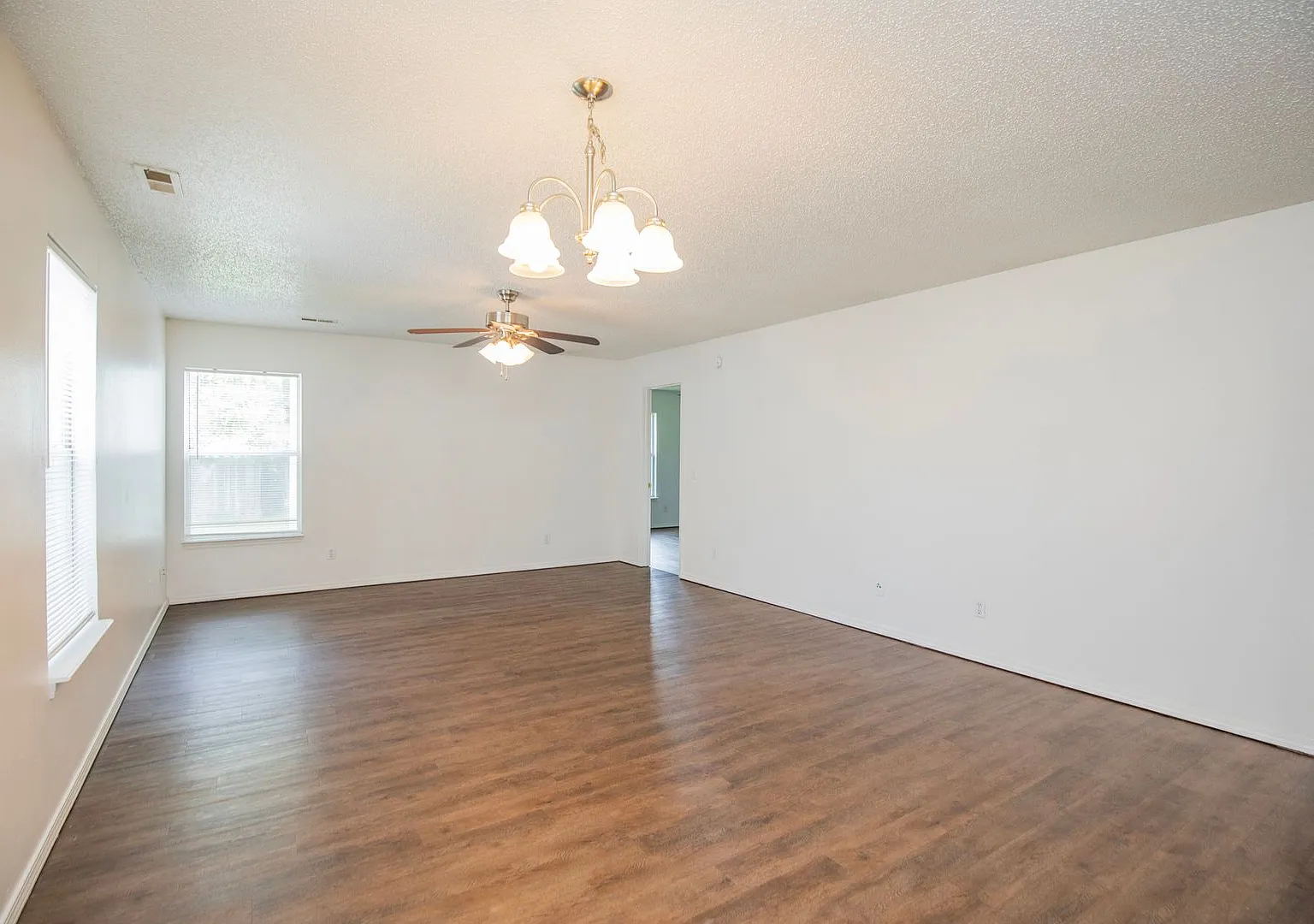 2509 Parkcrest — Photo 4