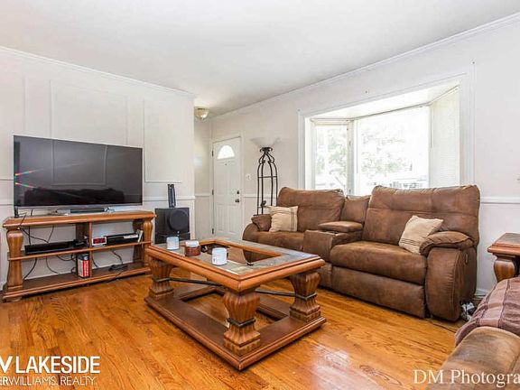4th image of 27359 Crestwood Dr