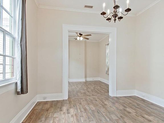 5th image of 2833 Banks St