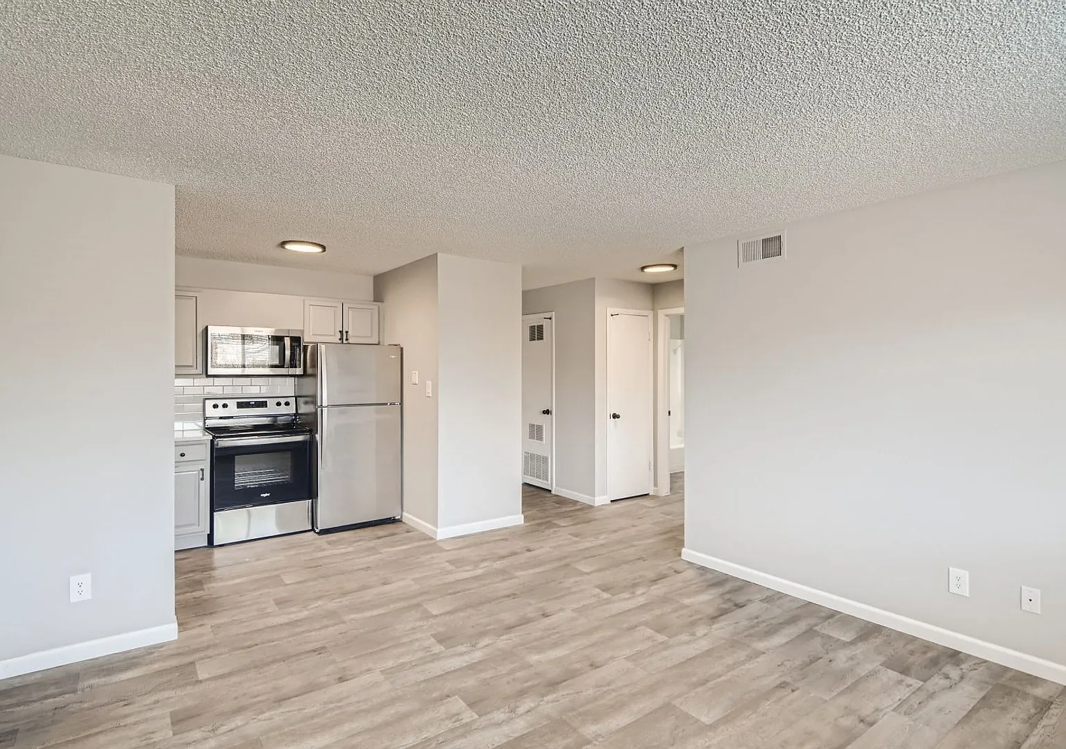 Riverbend Apartments — Photo 3