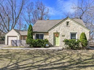 4725 N 106th St, Wauwatosa, WI 53225