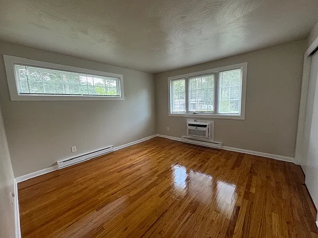 Farmington Court Apartments — Photo 11